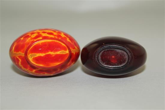 Two Chinese glass snuff bottles, 18th / 19th century, 4.1cm, the latter with jadeite stopper